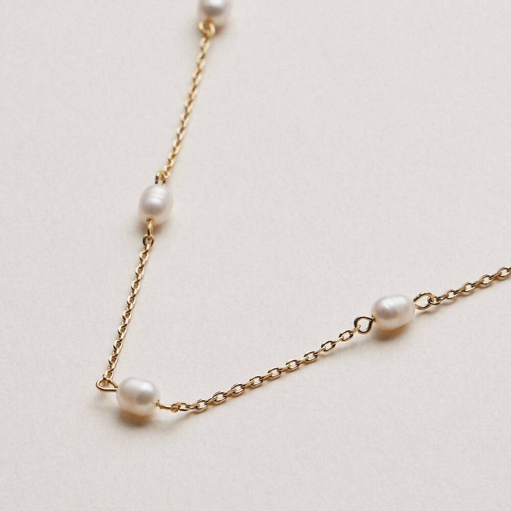 NEW FREM women's freshwater pearl station necklace in gold